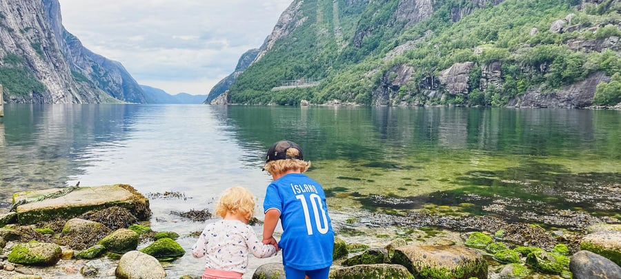 Familietur til Lysefjorden turisthytte i Lysebotn.