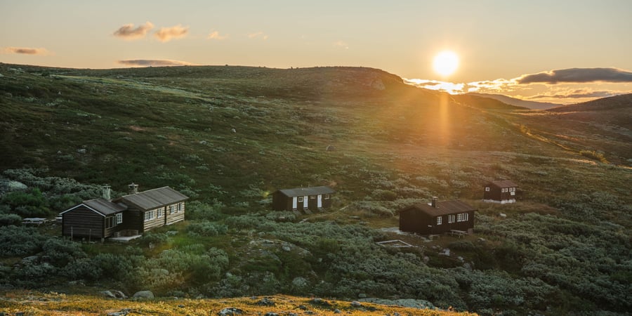 DNT-varde i vakkert fjellterreng i Langsua.