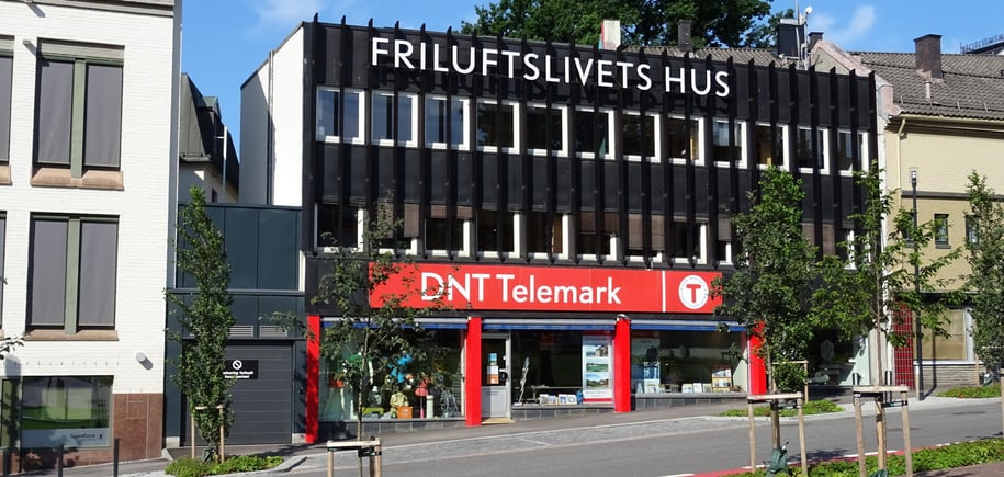 Fasade på bygg - Friluftslivets hus og DNT Telemark