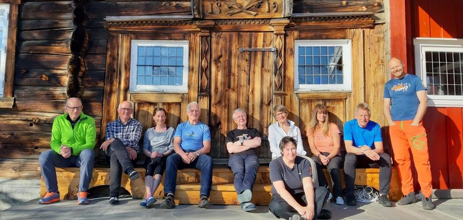 Steinar Skjetne, Bengt Arntsen, Ingvild Værnes, Jostein Haugbjørg, Arne Rønning, Kirsti Stamnes, kokk Tove Stormo (sittende foran), Trine Dyrdal, Bjørn Lauritzen og Eskil Følstad. Foto: Randi Horghagen 