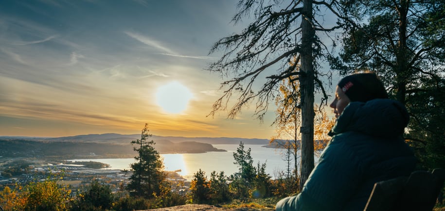 Utsikten fra Prins Oscars Utsikt nytes i morgensol. 