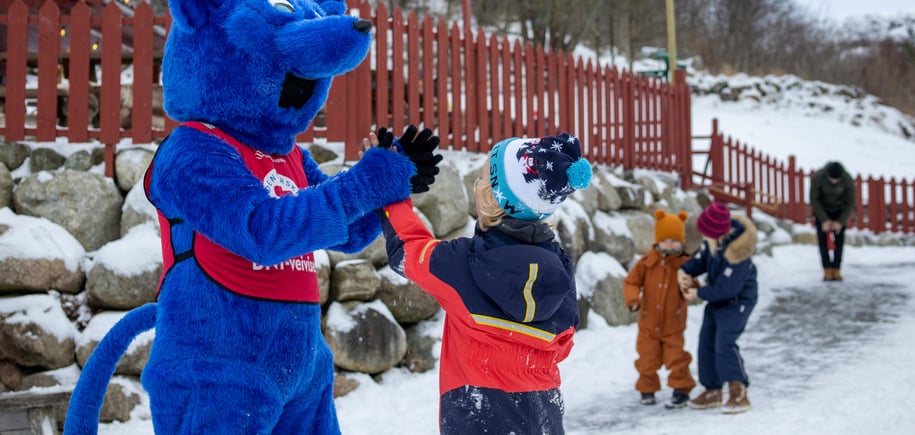 Førjulseventyr og nissegrøt på Gramstadtunet sammen med maskoten vår Turbo.