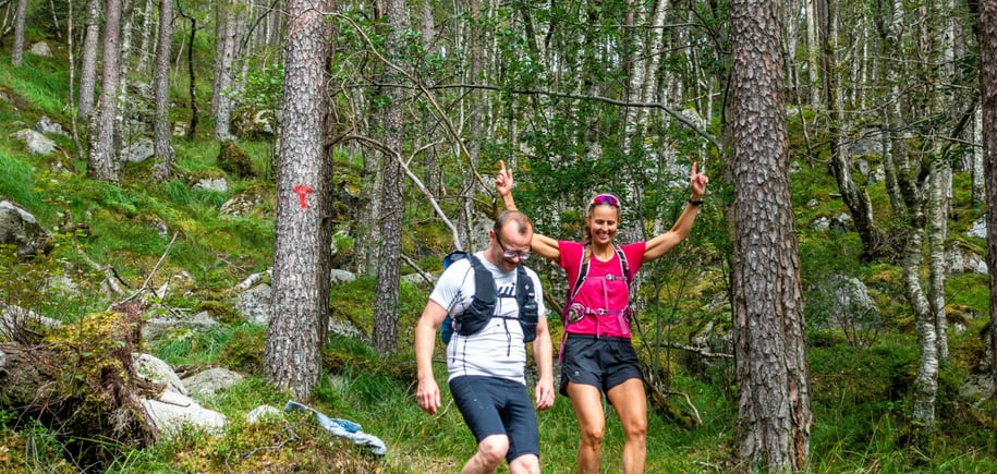 Stiløpetur Lysefjorden ut med Stavanger Turistforening fjellsportgruppa. Stiløping. Trailrunning.