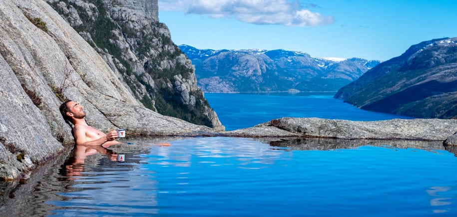 Lysefjorden. Bading. Kaffe. Kaffebål. Utsikt. Fantapytten. Kjartan Aakre på bildet.