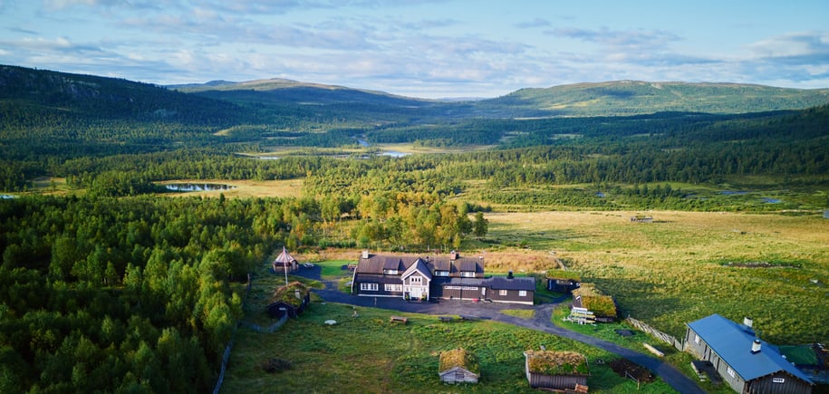 Dronebilde av hytta Liomseter