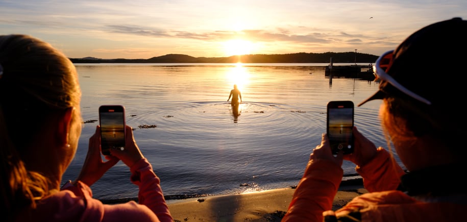 Øitangen, Jomfruland, mai 2024. Mobil, mobiltelefon, SoMe, sosiale medier.