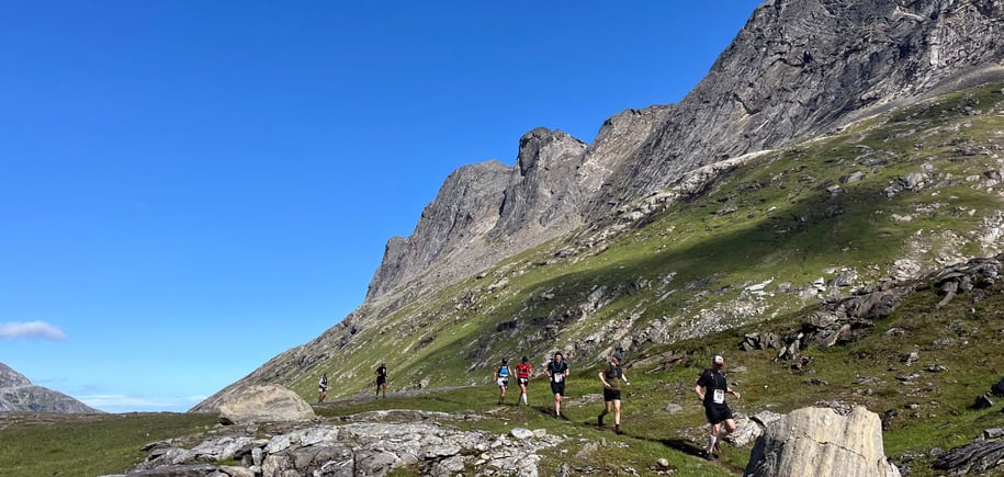 Løpere under Børvasstindan Classic 2025.
