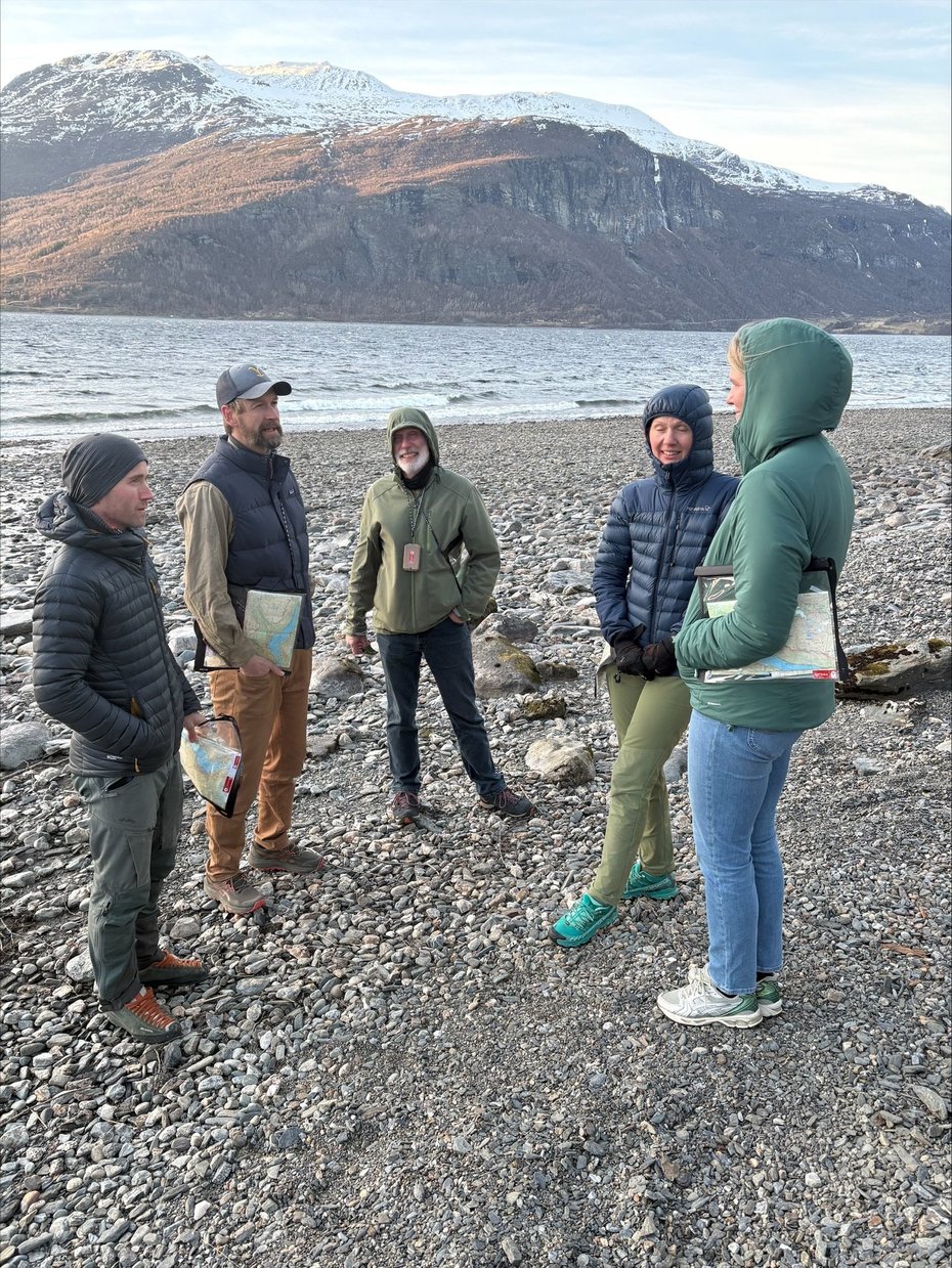 Gruppen reflekterer rundt en case