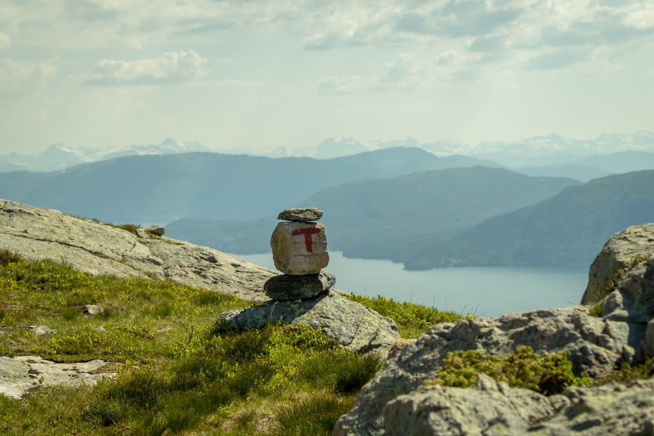 T-merket stein langs Fjordruta