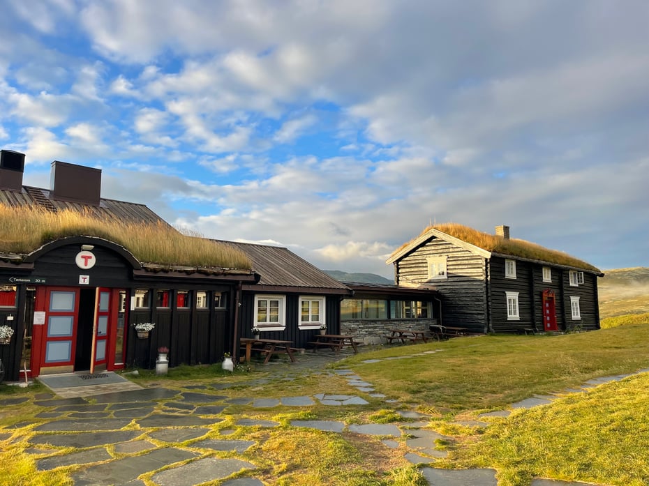 Grimsdalshytta i morgensol