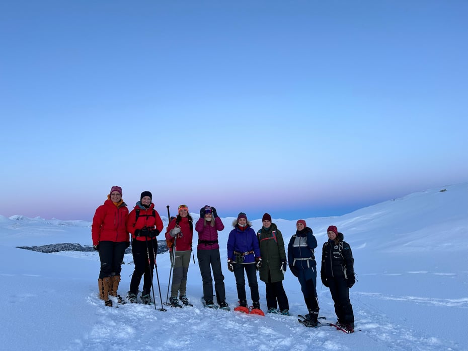 Blide damer på toppen av Holtjønnpiggen