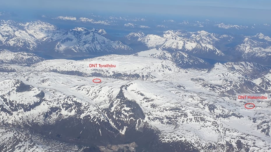 Snødekte fjellområder på Hinnøya