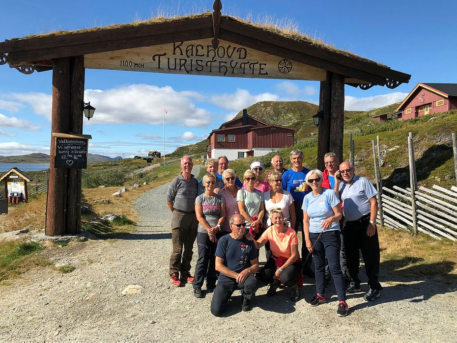 Deltakerne samla utenfor Kalhovd Turisthytte.