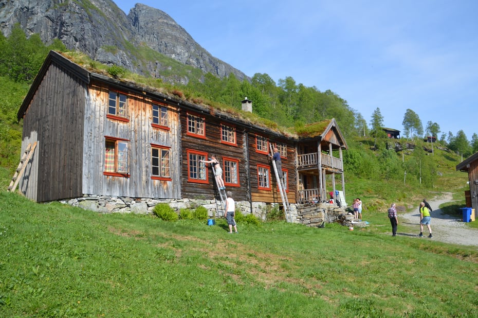 Vårdugnad på gammelhytta i Innerdalen