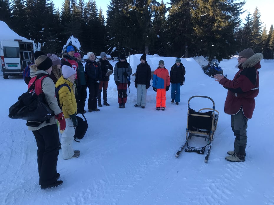 Gruppe samlet før hundekjøring