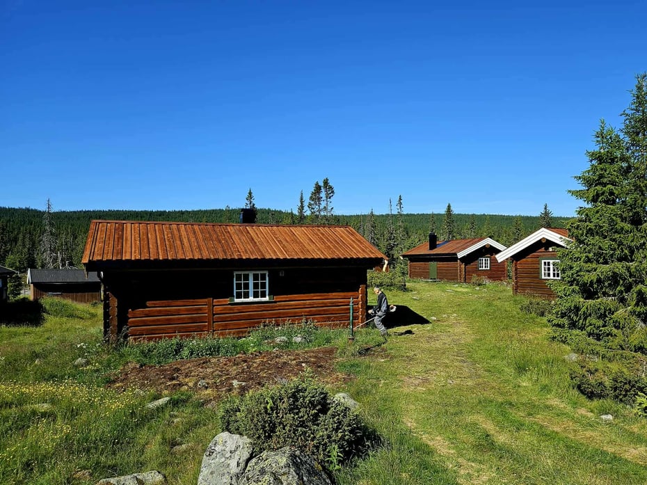 Nye tak på Åkersætra tømmerhytter