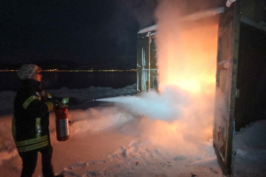 Slukking av brann med pulverapparat