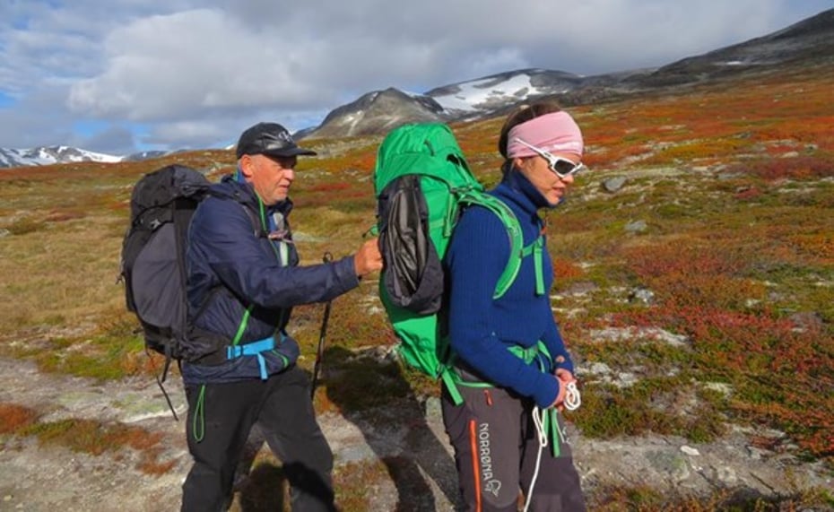 En seende ledsager en synshemmet på fjelltur