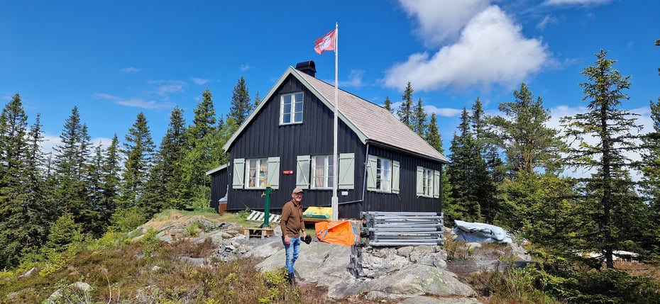 Koiesjef på Ringkolltoppen, Håkon Skougstad, bistår i prosessen med renoveringen av Ringkolltoppen. 