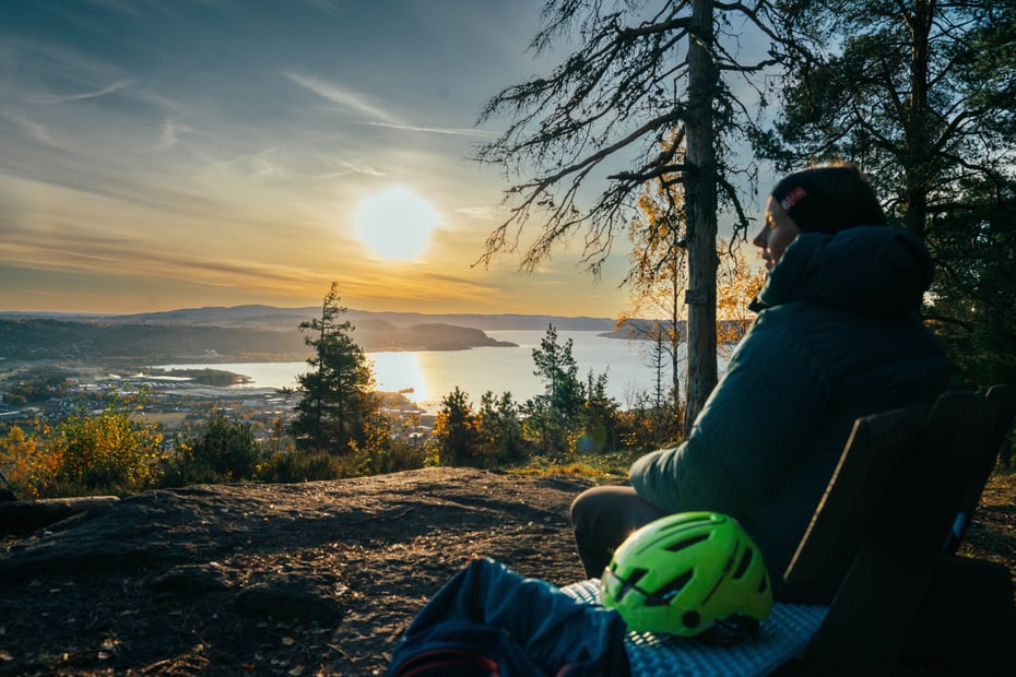Utsikten fra Prins Oscars Utsikt nytes i morgensol. 
