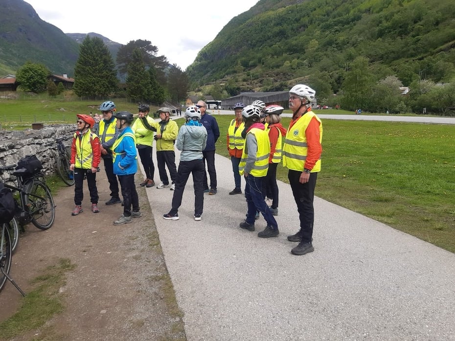 Vi ser på Borgund stavkyrkje