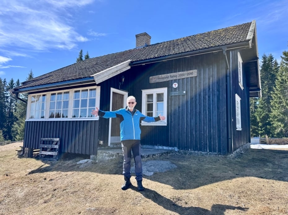 Hans Gunnar Wien, leder for hyttetilsynet på Sagvollen, gleder seg over nytt overnattingstilbud på Sagvollen.