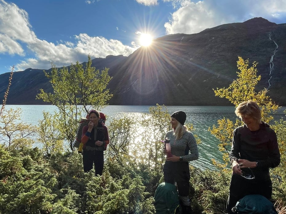 fjell vann pause 3 personer