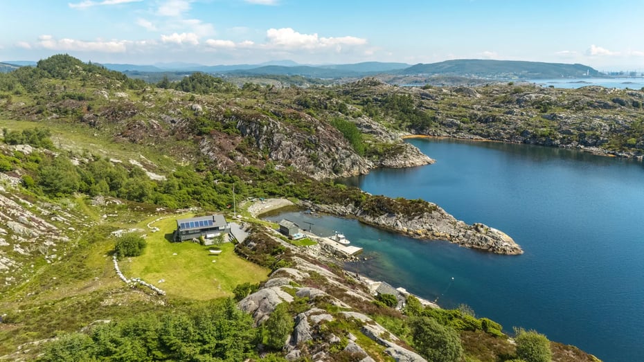 Dronebilde av Høvringøy kysthytte