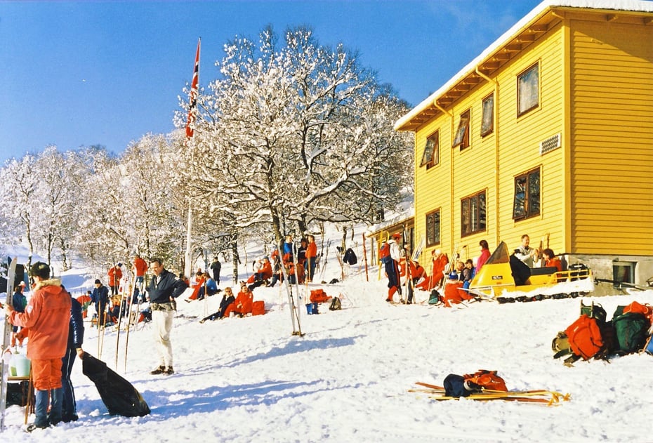 Olalihytta søndag 15. februar 1987. En flott dag med mye snø. Etnefjellsturen gikk denne dagen. Arrangørene kunne ikke vært heldigere med vær og føreforhold, og over 500 fullførte løpet. 