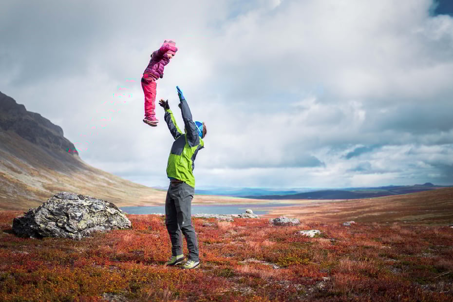 Bilde av far og datter, i nydelige Vang i Valdres