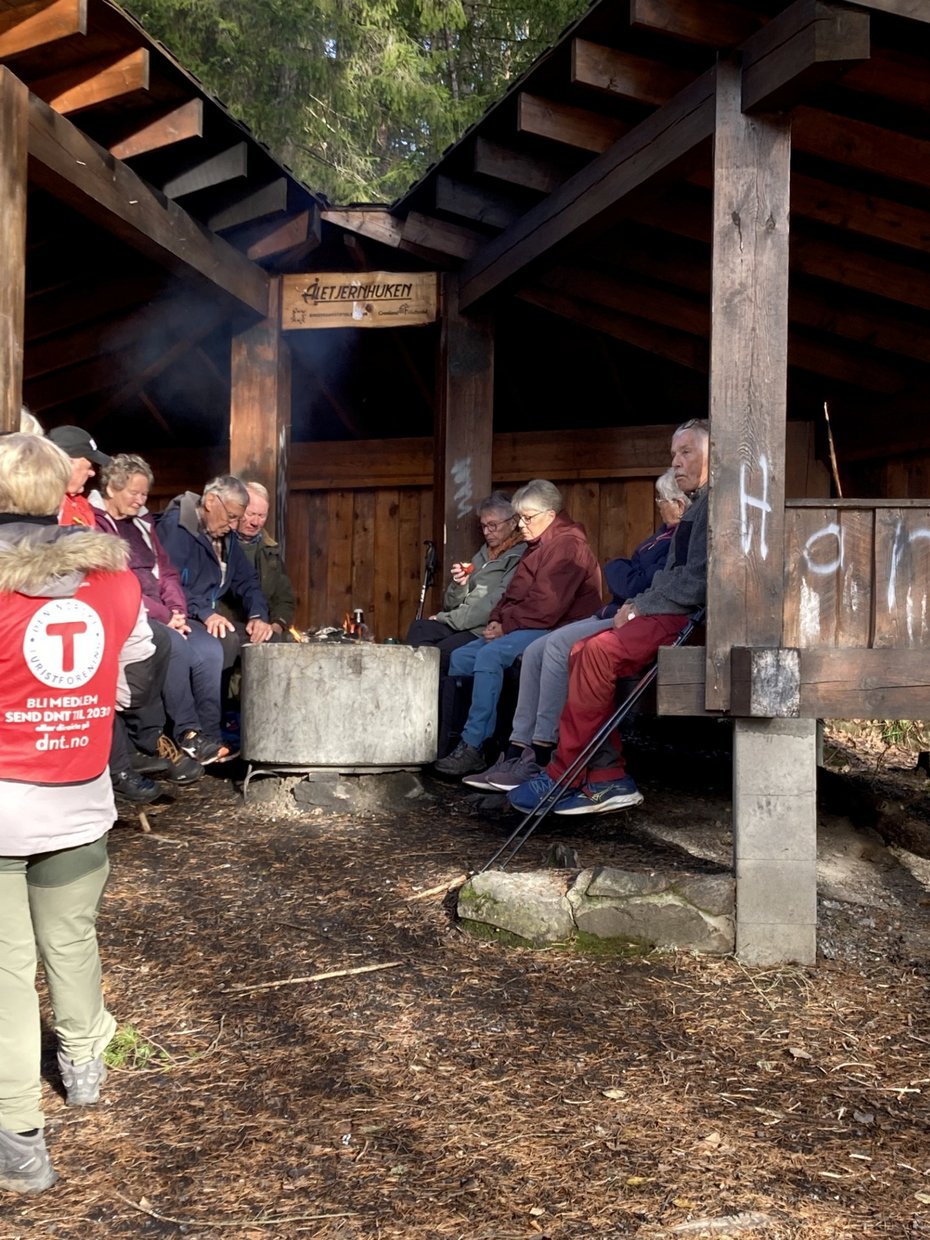 Lavterskelgruppa til Skien Turlag fikk en tur i høstsol da de dro til Vestre Gulset i Skien.