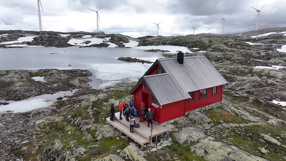 Illustrasjon av hvordan det kan se ut rundt Skavlabu om Norsk Vind AS får bygget vindkraftanlegg i Modalsfjellene i Stølsheimen.