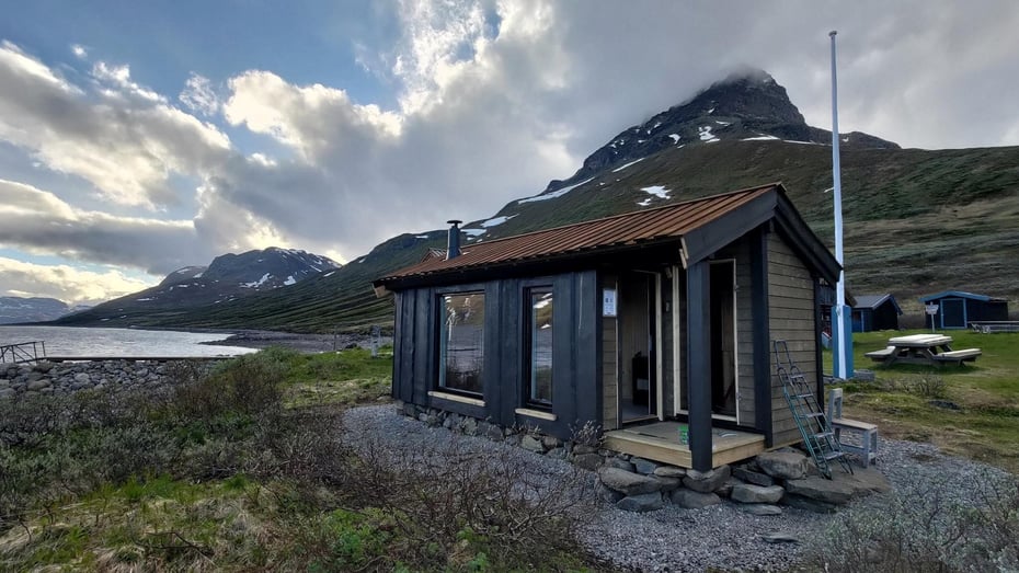 Ny badstue ved Torfinnsbu i Jotunheimen juni 2024