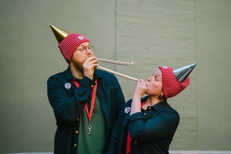 En mann og en kvinne med hatter