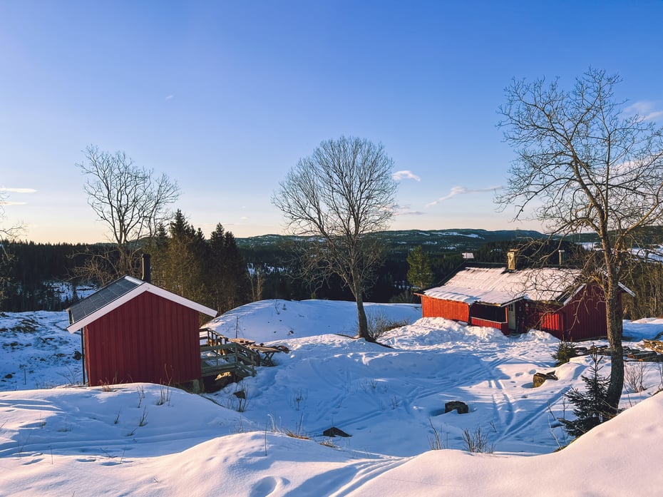 Solumhytta i vinterdrakt