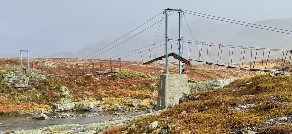 Brua ved elvamotet etter ekstremveret Amy hausten 2025.