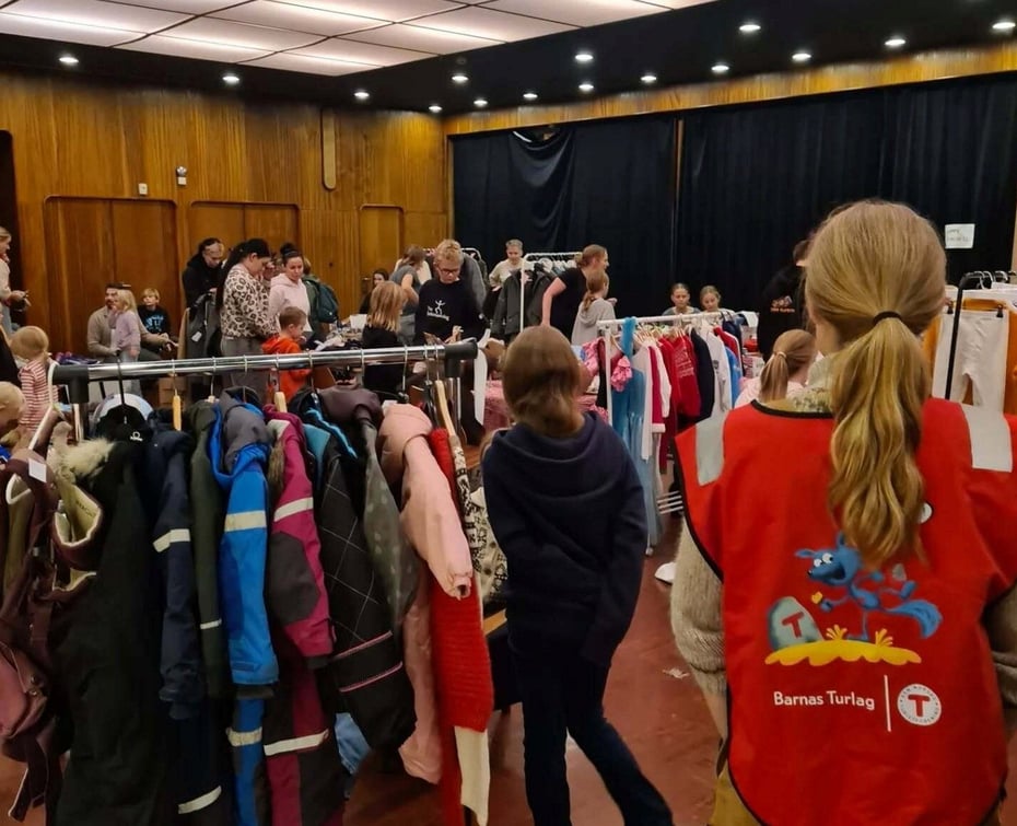 Loppemarknad med Borna sitt Turlag i gamle kinoen 12 nov. 2025.