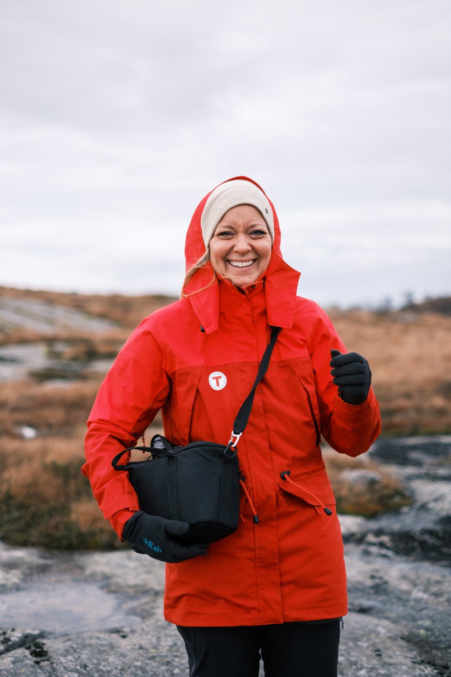 Dugnad på stien til Dalsnuten, Gramstad i Sandnes. Frivillige fra Sandnes turlag jobber dugnad. Agnethe Larsen på bildet.