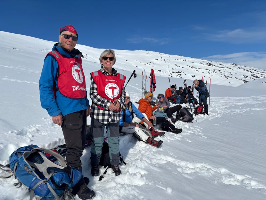 11 personar på skitur i Sendedalen i strålande ver med sol og fint skiføre 
Turleiarar: Bjarne Fosse og Magnhild Opheim