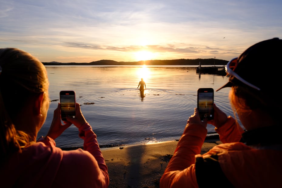 Øitangen, Jomfruland, mai 2024. Mobil, mobiltelefon, SoMe, sosiale medier.