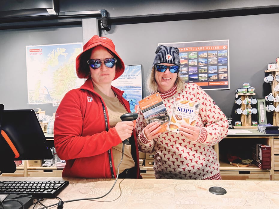 Medlemsdager på Tursenteret høsten 2025. Hild Fjermestad Aase og Linda Fongaard på bildene.