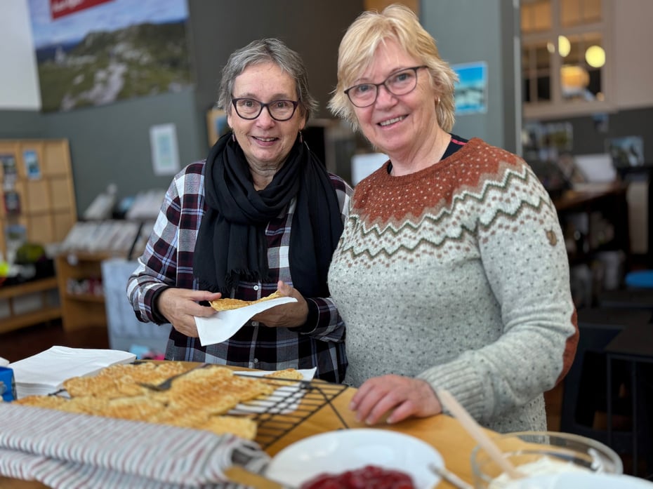 Anne Gunn Østerholt og Karin Johansen arrangerer Frivilligkafé