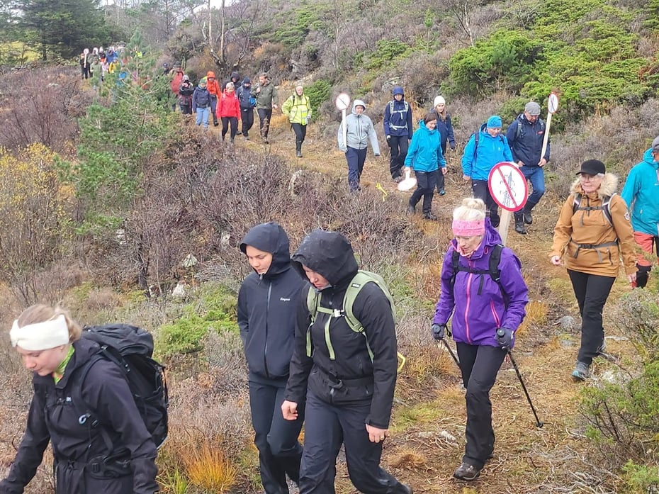 Naturmarsj mot høgspentmaster på Holsnøy, 25. oktober 2026.