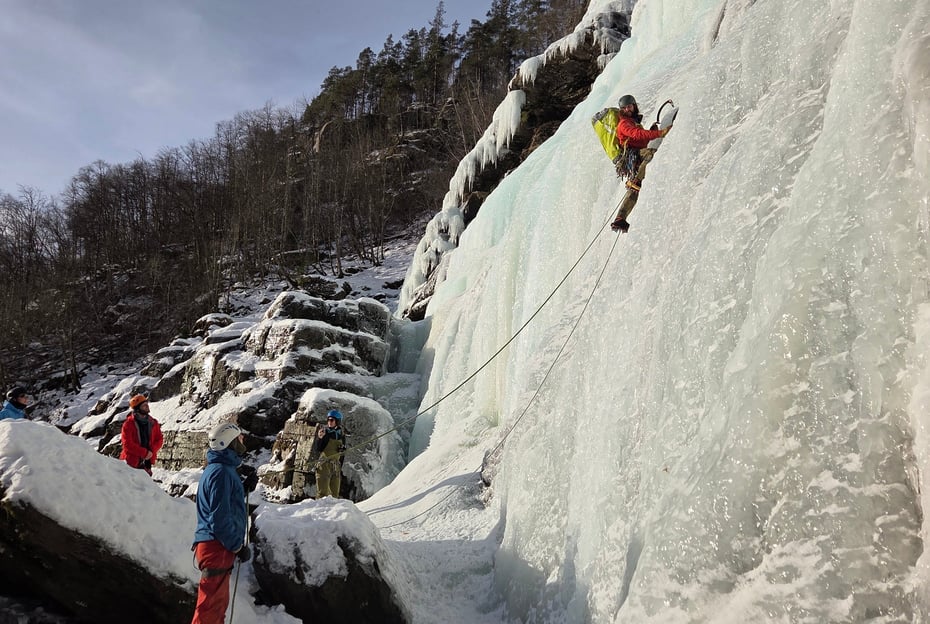 Isklatring i Tvinnefossen med Dnt Ung og DNT Unge Vaksne 16 februar 2026.