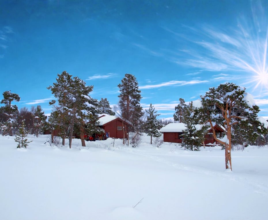 Lønsstua i påskevær. Snø og sol.