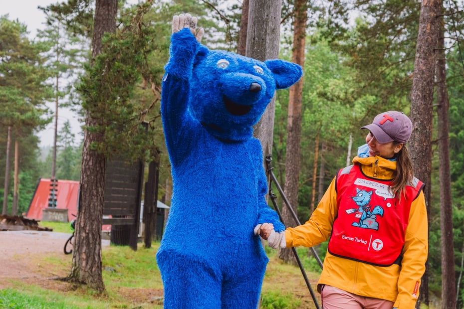 Morosløyd på Liastua, med Barnas turlag