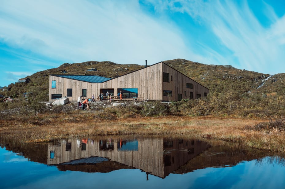 Turbohytta i Hunnedalen/Øvstabødalen er ei splitter ny og unik turisthytte, skreddersydd for barnefamilier og tilrettelagt for personer med funksjonsvariasjoner. Hytta er oppkalt etter Barnas turlag sin maskot og har en rekke kreative løsninger som gjør den spesielt spennende for barn.