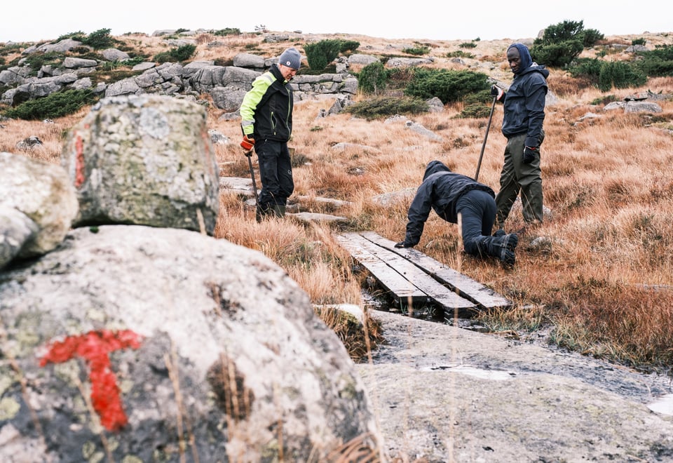 Dugnadsarbeide er en hyggelig del av arbeidet i DNT