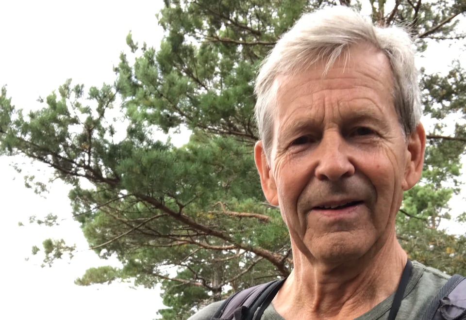 Smilende mann i grønn DNT-trøye.