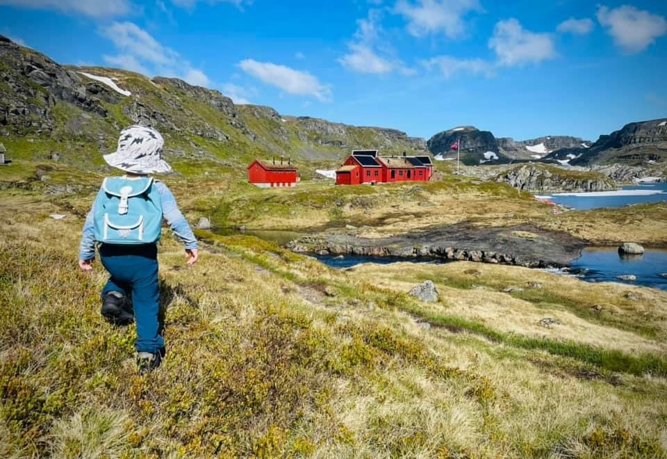 Liten gutt nærmer seg endelig Stranddalen